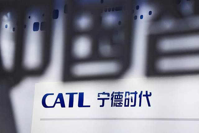 市值缩水超6000亿！车企叫苦不迭，万亿电池巨头“危机”隐现？