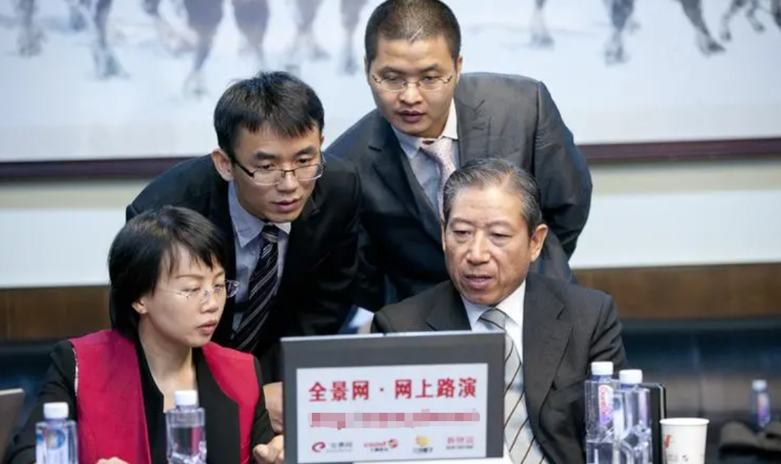 炮制重大“利好”，一致行动人精准减持，雄韬股份玩得溜